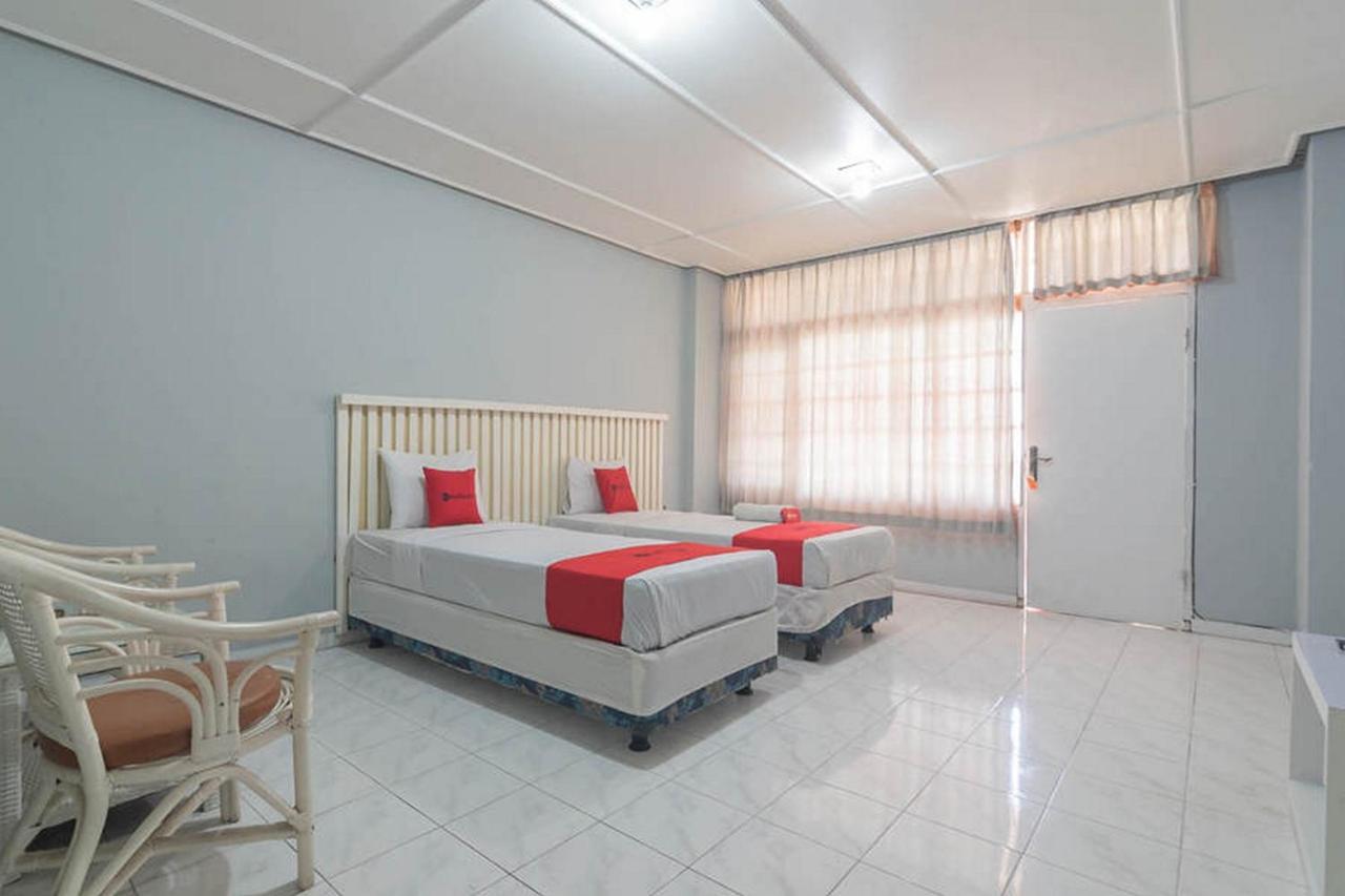 Hotel Reddoorz At Jalan Raya Lembang à Padasul Extérieur photo