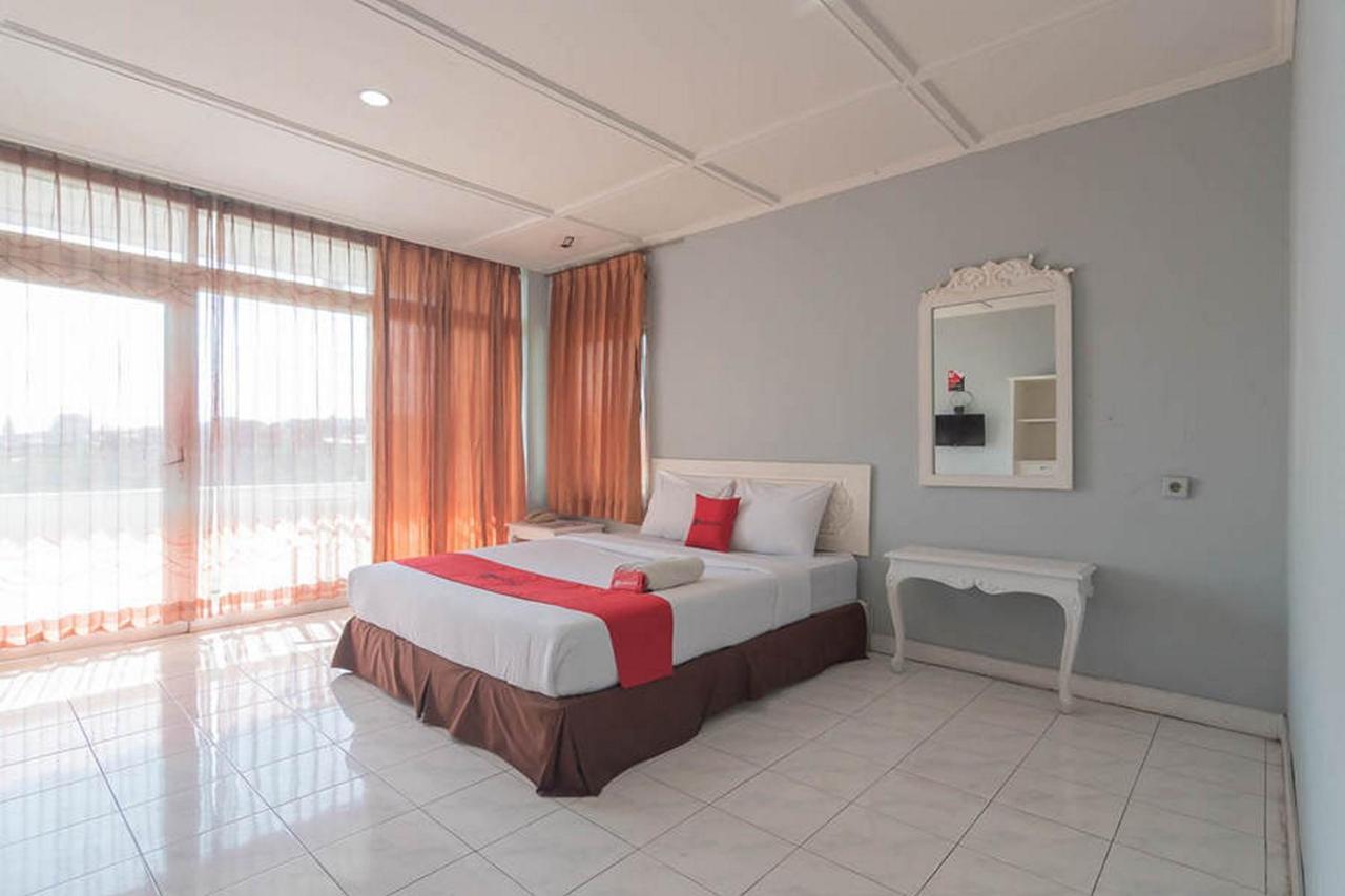 Hotel Reddoorz At Jalan Raya Lembang à Padasul Extérieur photo