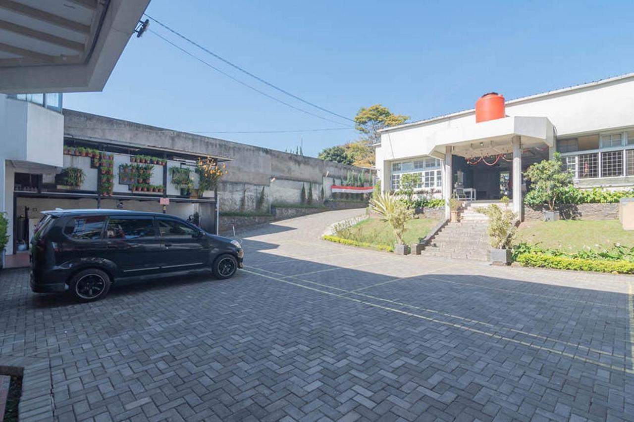 Hotel Reddoorz At Jalan Raya Lembang à Padasul Extérieur photo