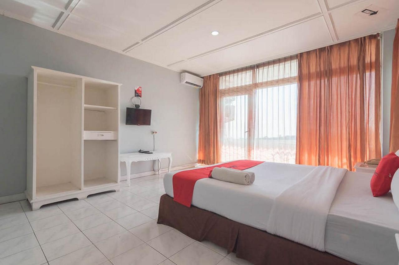 Hotel Reddoorz At Jalan Raya Lembang à Padasul Extérieur photo